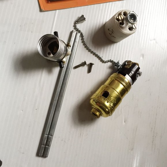 Mixed Lot of Duplex Receptacles & Others (New & Old) - Picture 8 of 9